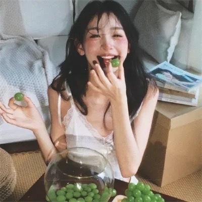 像两滴水
